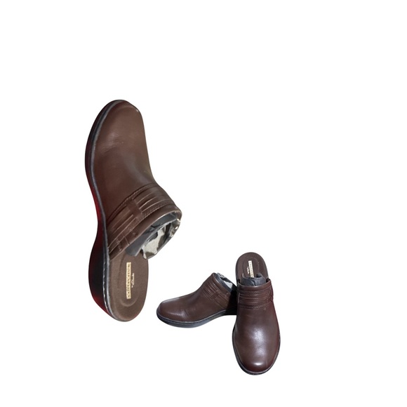 Clarks Brown Leather Men's Slip-Ons - Picture 1 of 2
